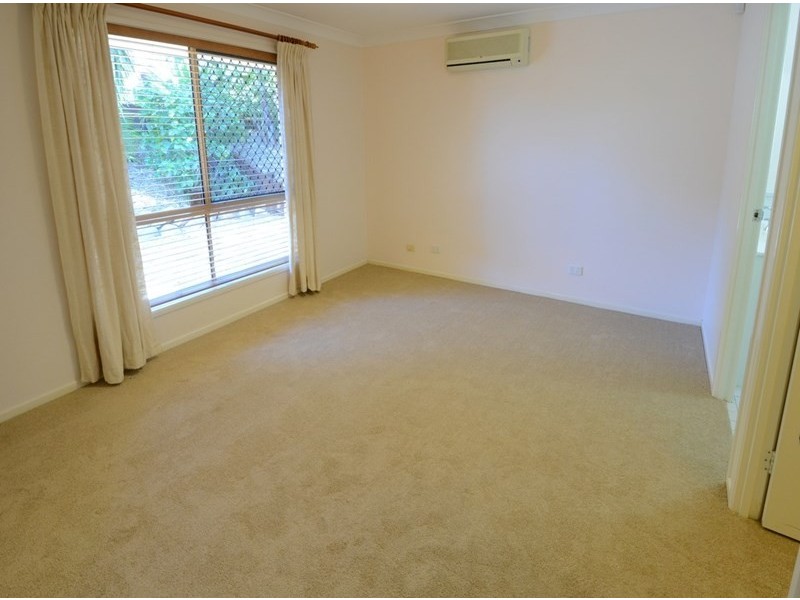 109 Englefield Road, Oxley QLD 4075