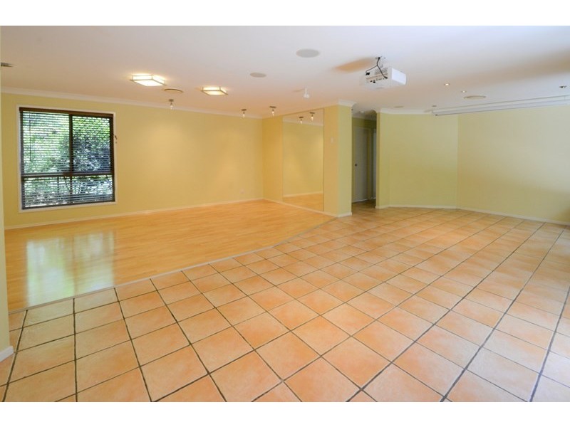 109 Englefield Road, Oxley QLD 4075