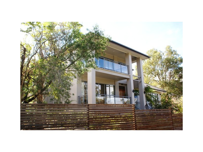 6 Highland Terrace, St Lucia QLD 4067