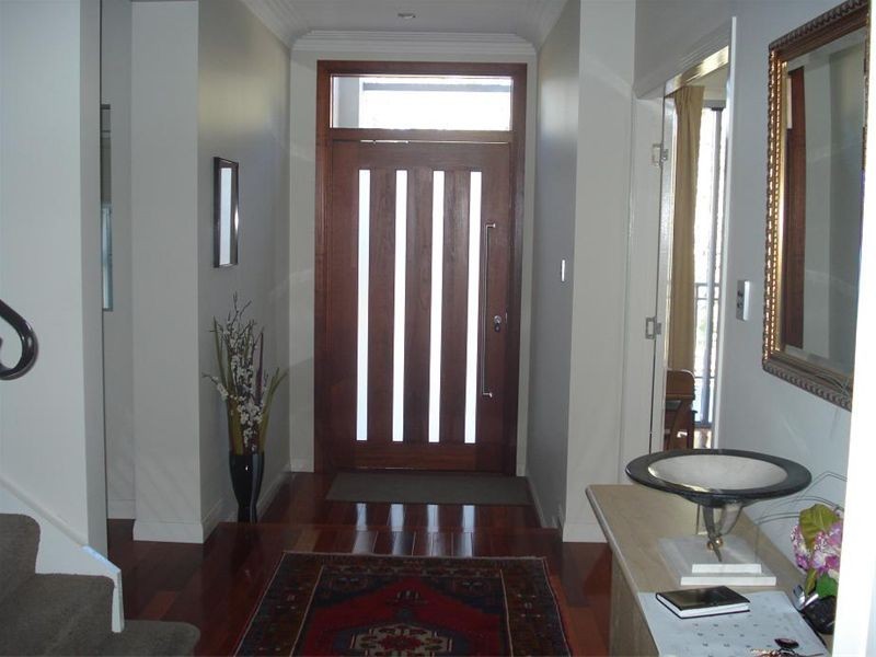 6 Highland Terrace, St Lucia QLD 4067