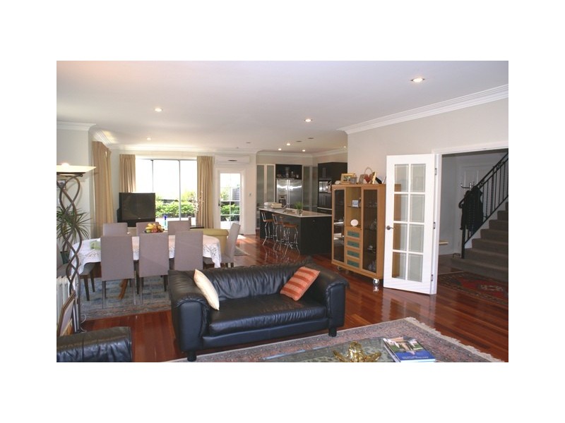 6 Highland Terrace, St Lucia QLD 4067