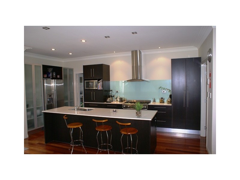 6 Highland Terrace, St Lucia QLD 4067