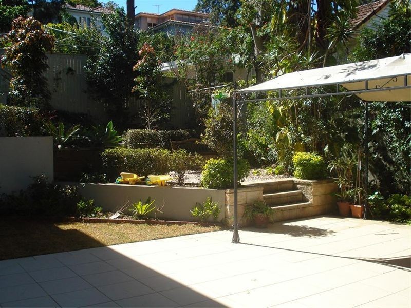 6 Highland Terrace, St Lucia QLD 4067