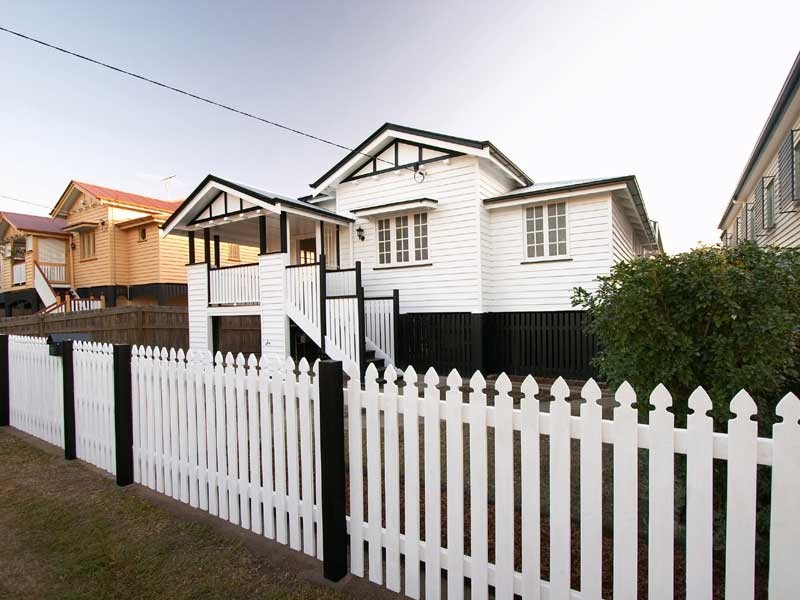 18 Park Road, Graceville QLD 4075