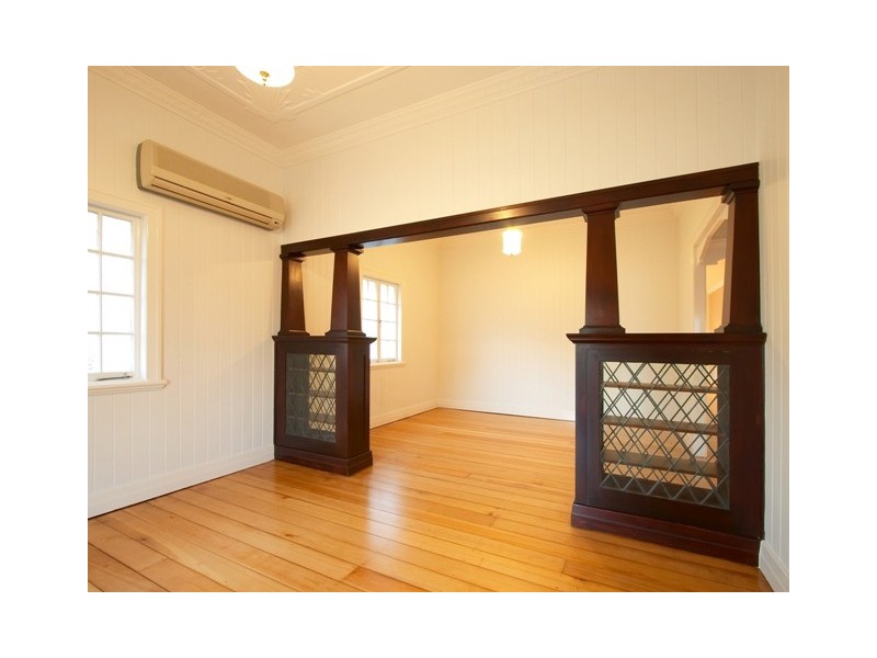 18 Park Road, Graceville QLD 4075