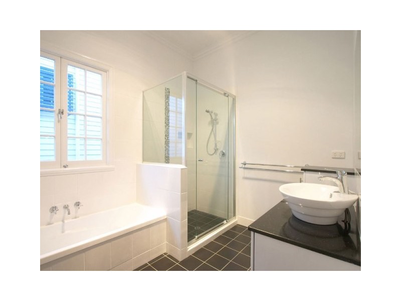 18 Park Road, Graceville QLD 4075