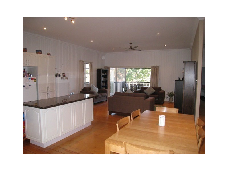 18 Park Road, Graceville QLD 4075