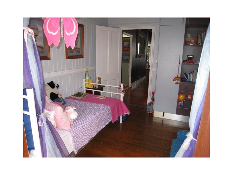 240 Long Street East, Graceville QLD 4075