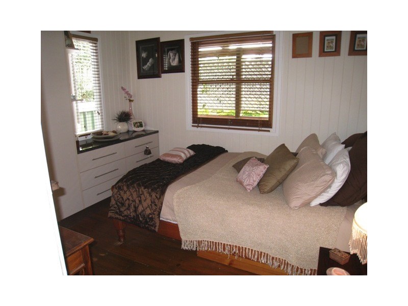 240 Long Street East, Graceville QLD 4075