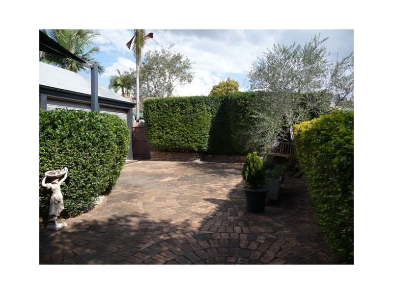 75 Borden Street, Sherwood QLD 4075