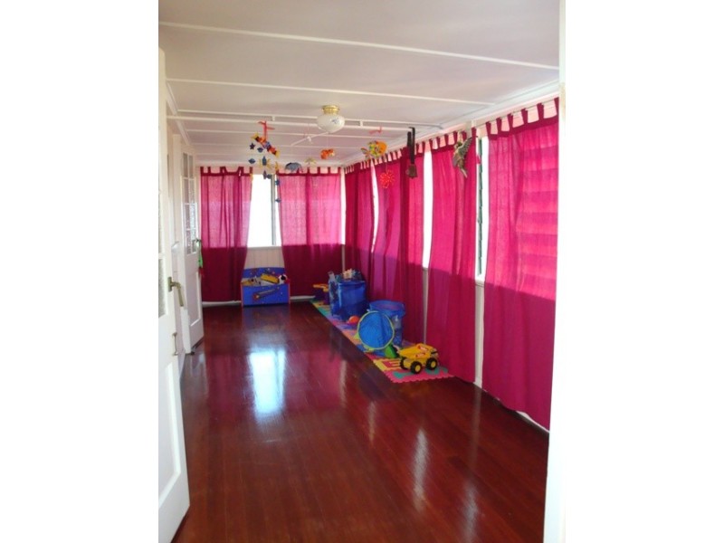 64 William Terrace, Oxley QLD 4075
