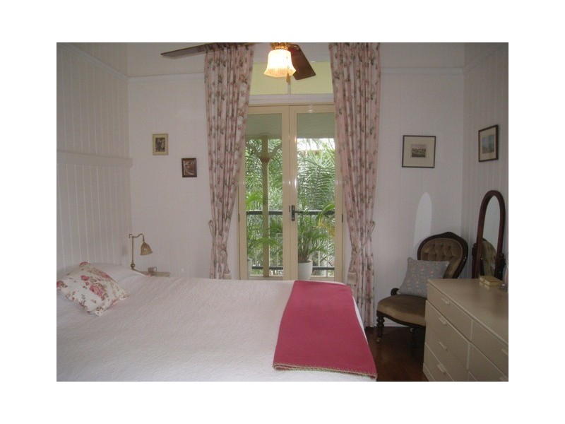 22 Thomas Street, Sherwood QLD 4075