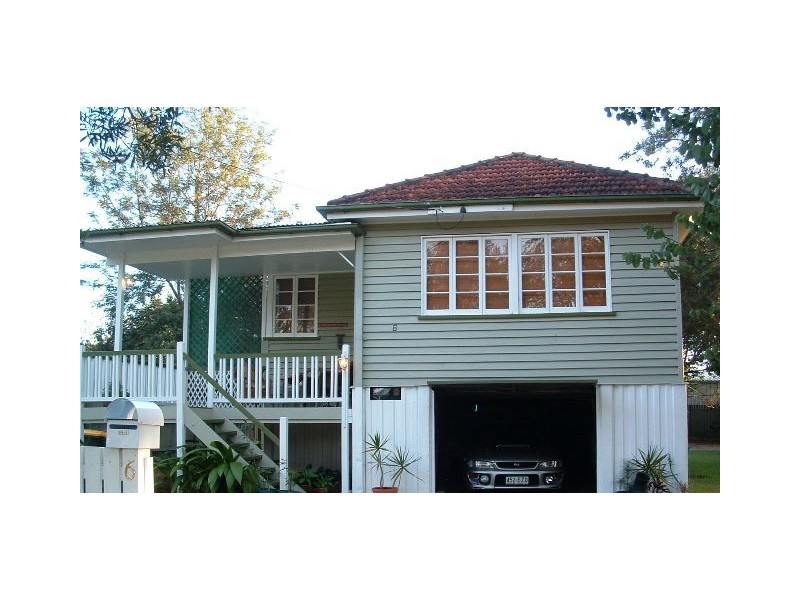 6 Logan Avenue, Oxley QLD 4075