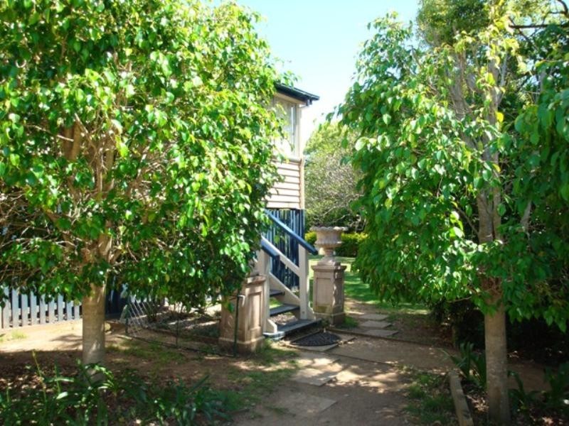 7 Kew Road (corner of Honour Avenue), Graceville QLD 4075