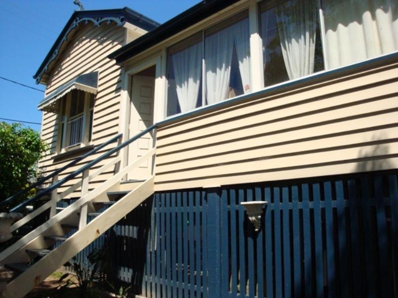 7 Kew Road (corner of Honour Avenue), Graceville QLD 4075