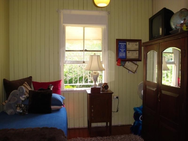 7 Kew Road (corner of Honour Avenue), Graceville QLD 4075