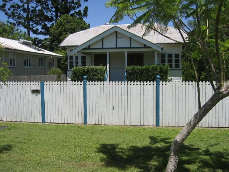 19 Fraser Street, Graceville QLD 4075