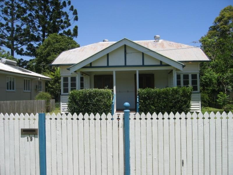 19 Fraser Street, Graceville QLD 4075