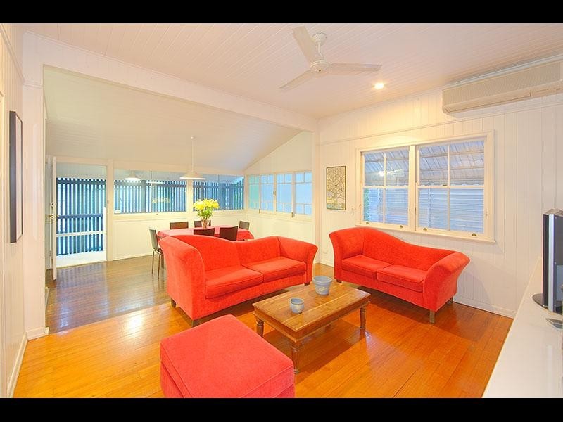 16 Magee Street, Graceville QLD 4075