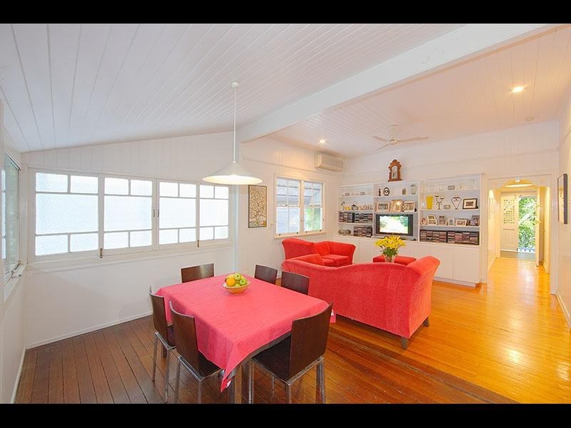 16 Magee Street, Graceville QLD 4075