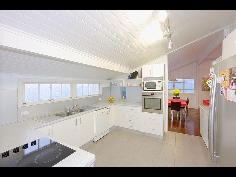 16 Magee Street, Graceville QLD 4075