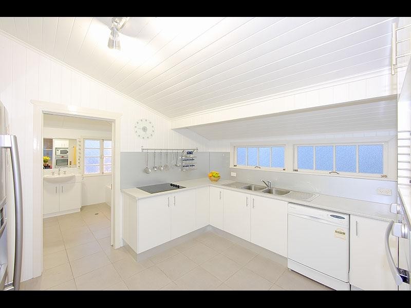 16 Magee Street, Graceville QLD 4075