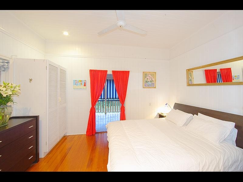 16 Magee Street, Graceville QLD 4075