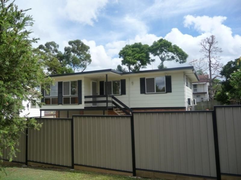 374 Cliveden Avenue, Corinda QLD 4075