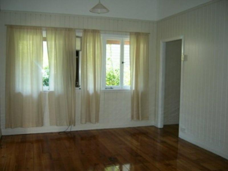 128 King Arthur Terrace, Tennyson QLD 4105