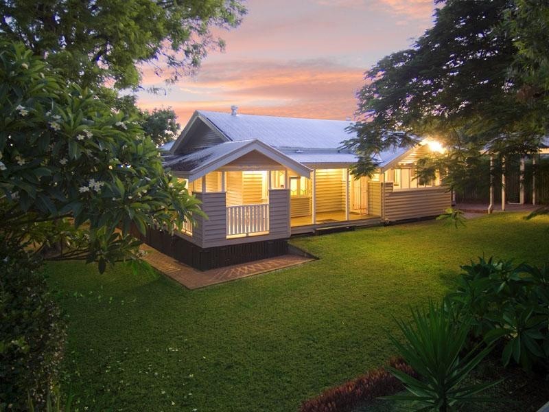 325 Cliveden Avenue, Oxley QLD 4075