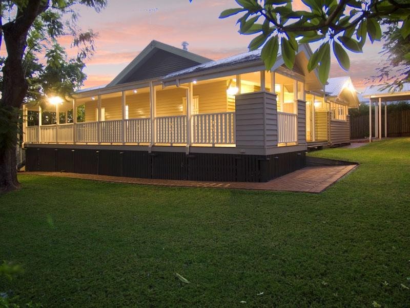 325 Cliveden Avenue, Oxley QLD 4075