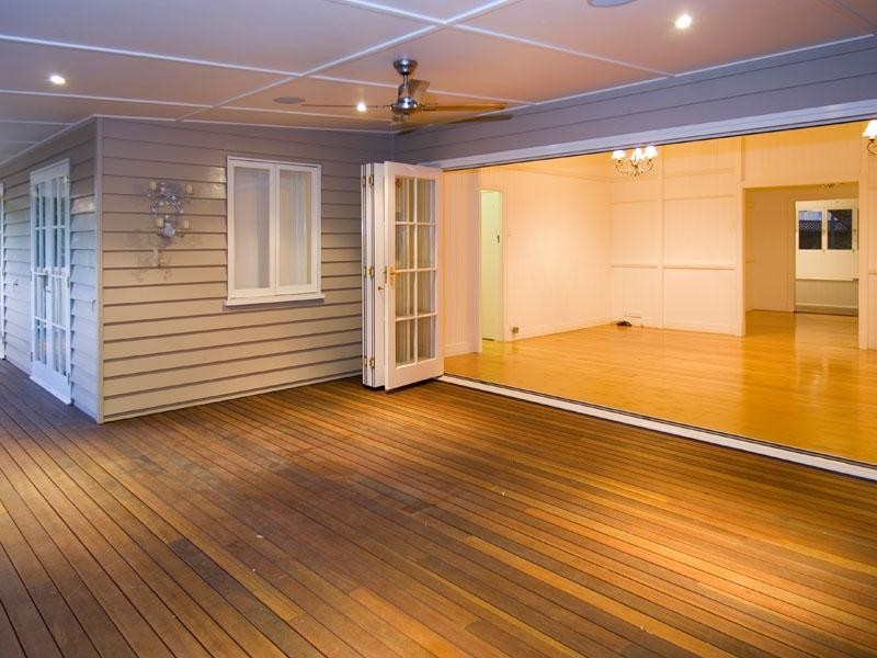 325 Cliveden Avenue, Oxley QLD 4075