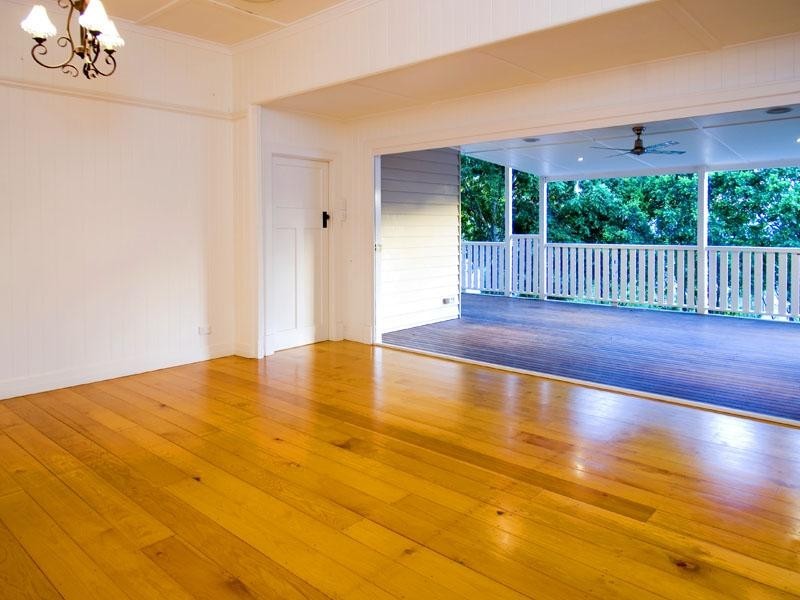 325 Cliveden Avenue, Oxley QLD 4075