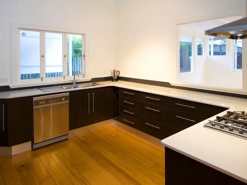 325 Cliveden Avenue, Oxley QLD 4075