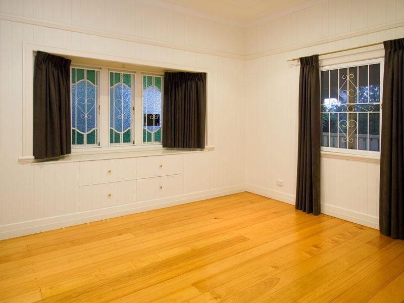 325 Cliveden Avenue, Oxley QLD 4075