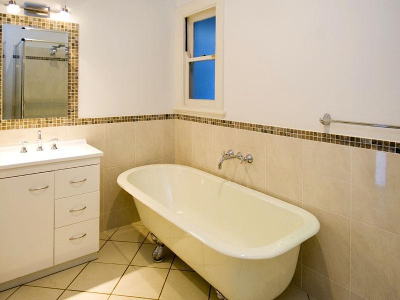 325 Cliveden Avenue, Oxley QLD 4075