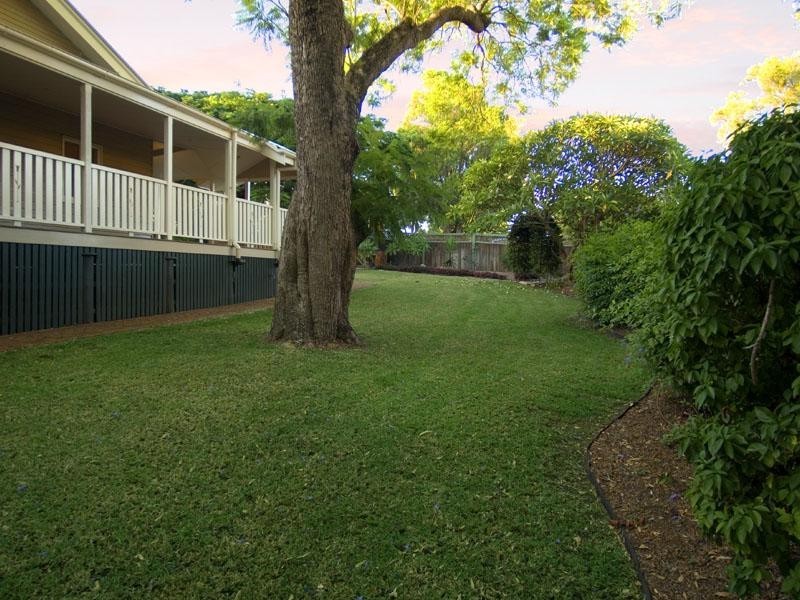 325 Cliveden Avenue, Oxley QLD 4075