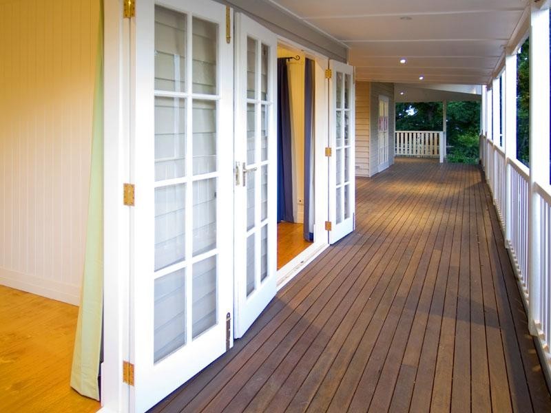 325 Cliveden Avenue, Oxley QLD 4075