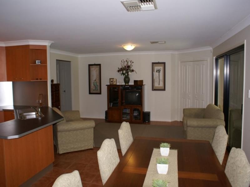 48 Brookeside Crescent, Seventeen Mile Rocks QLD 4073