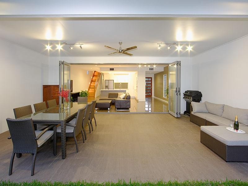 127 Graceville Avenue, Graceville QLD 4075