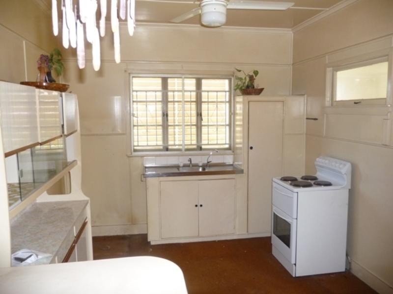 243 Long St East, Graceville QLD 4075