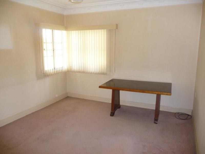 243 Long St East, Graceville QLD 4075