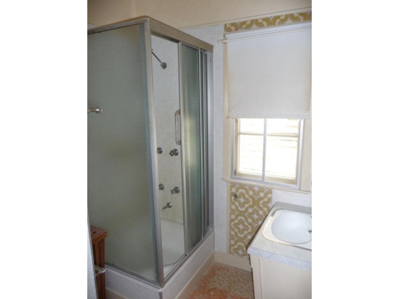 243 Long St East, Graceville QLD 4075