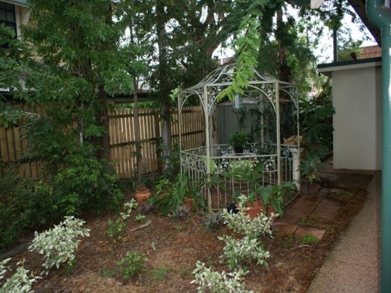 27 Strong Avenue, Graceville QLD 4075