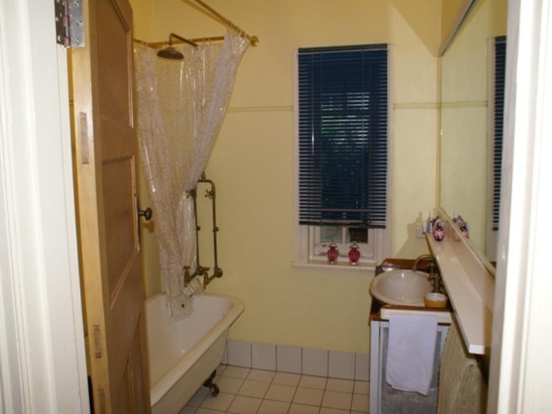 27 Strong Avenue, Graceville QLD 4075