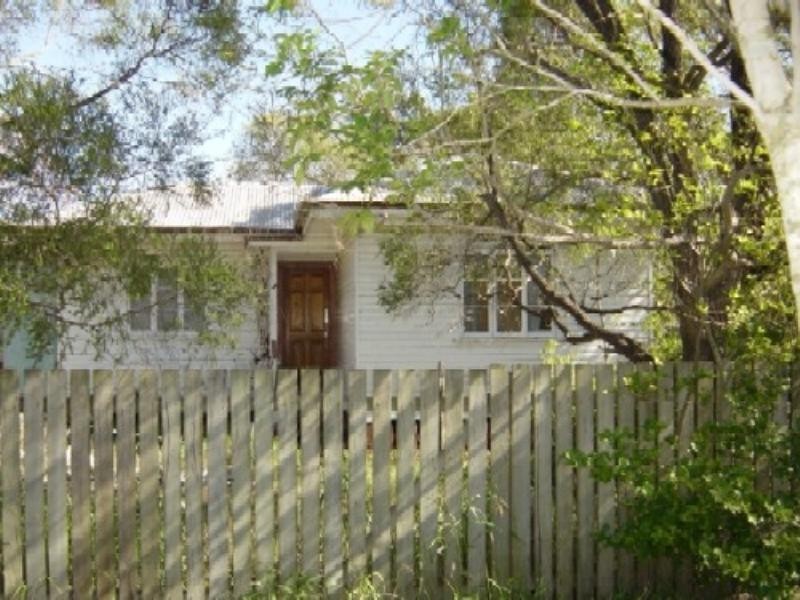 Oxley QLD 4075