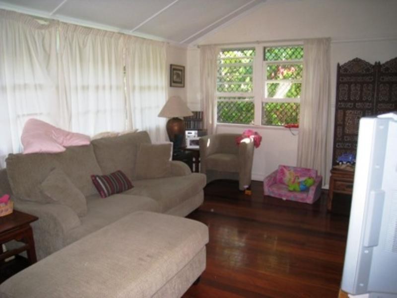 6 Brittain Street, Oxley QLD 4075