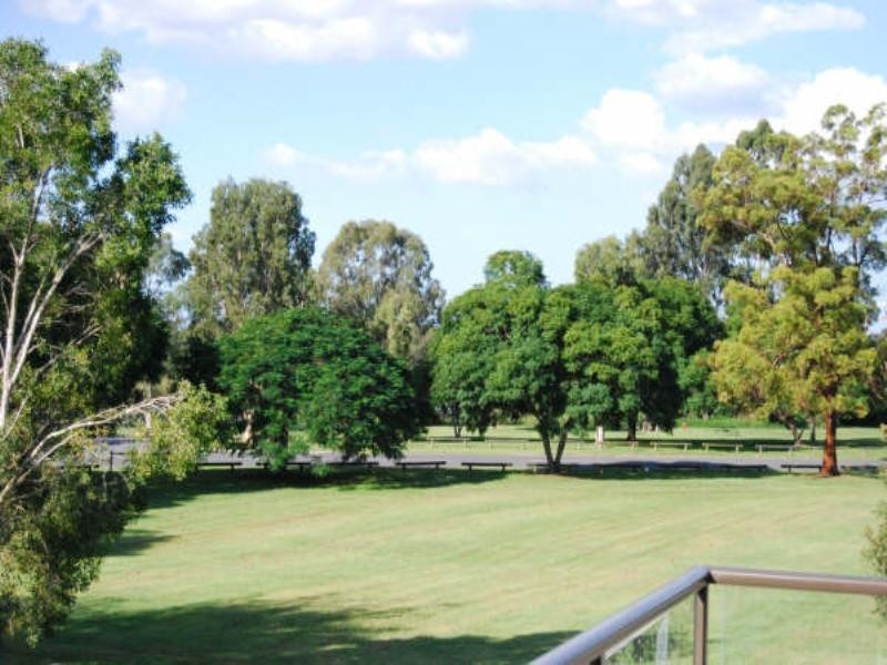 200 Graceville Avenue, Graceville QLD 4075