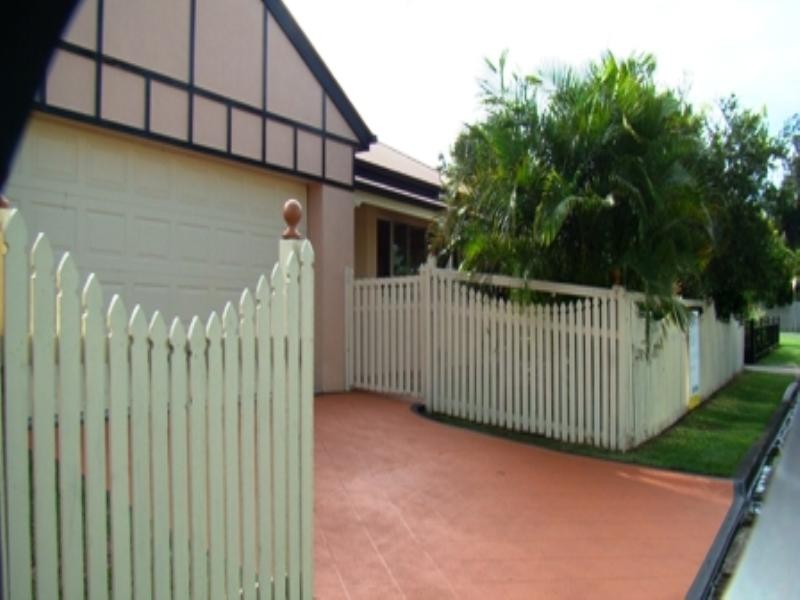 17 Blackwood Street, Sherwood QLD 4075