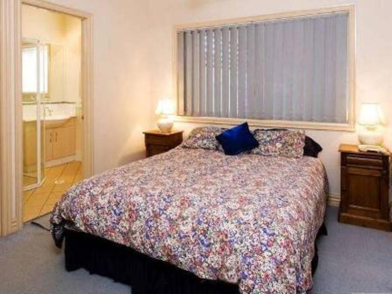 17 Blackwood Street, Sherwood QLD 4075